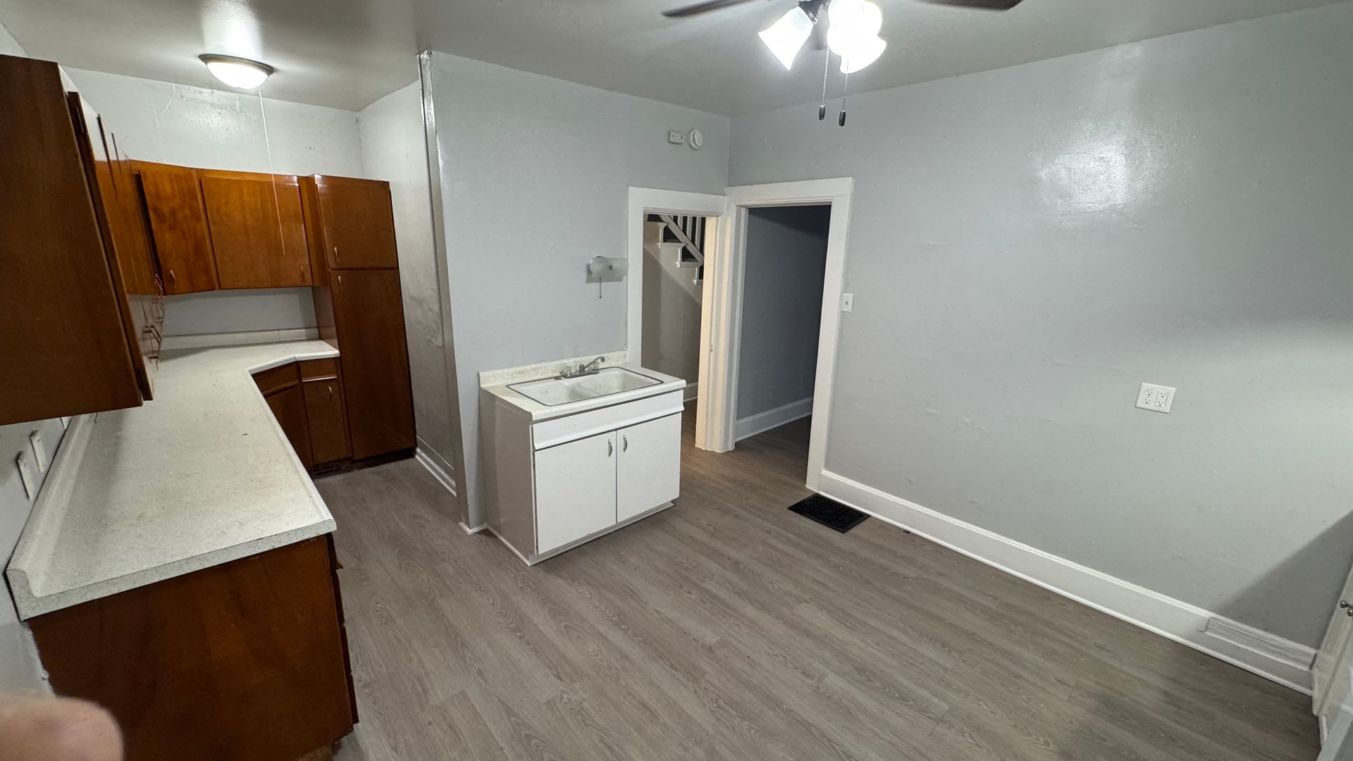 219 W 15Th Large 3 Bedroom House Central Davenport – photo 4
