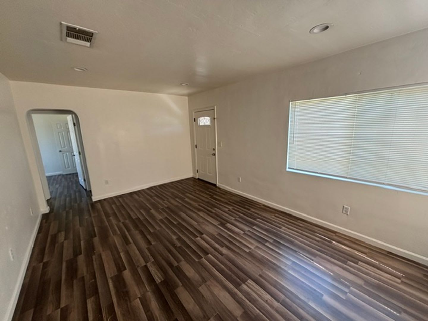 Charming 2 Bedroom, 1 Bathroom Home with Garage & Large Backyard – Available Now! – photo 5