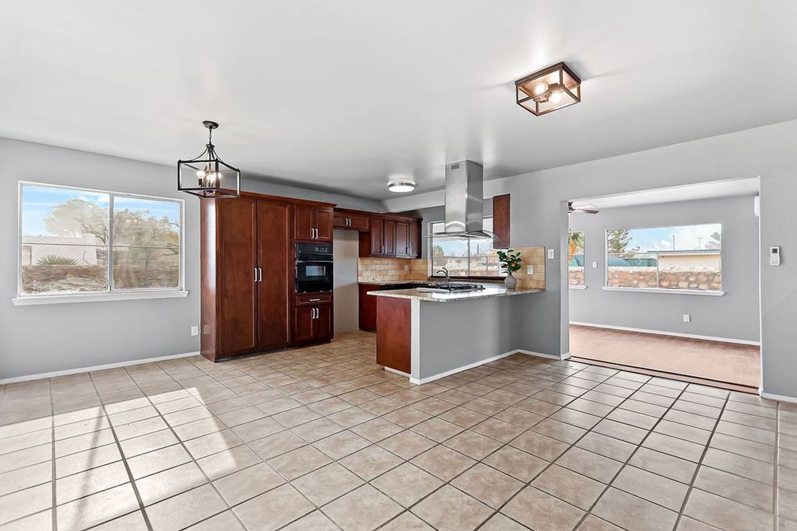 Beautiful East side House 3 bed-2 bath 79928 – photo 5