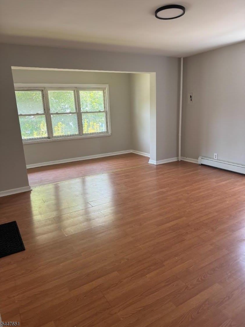 526 Jackson Ave – photo 2