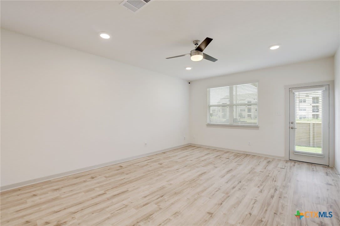 121 Fairfax Avenue – photo 4