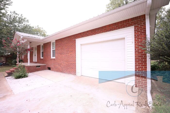 5401 Johnwood Drive – photo 3