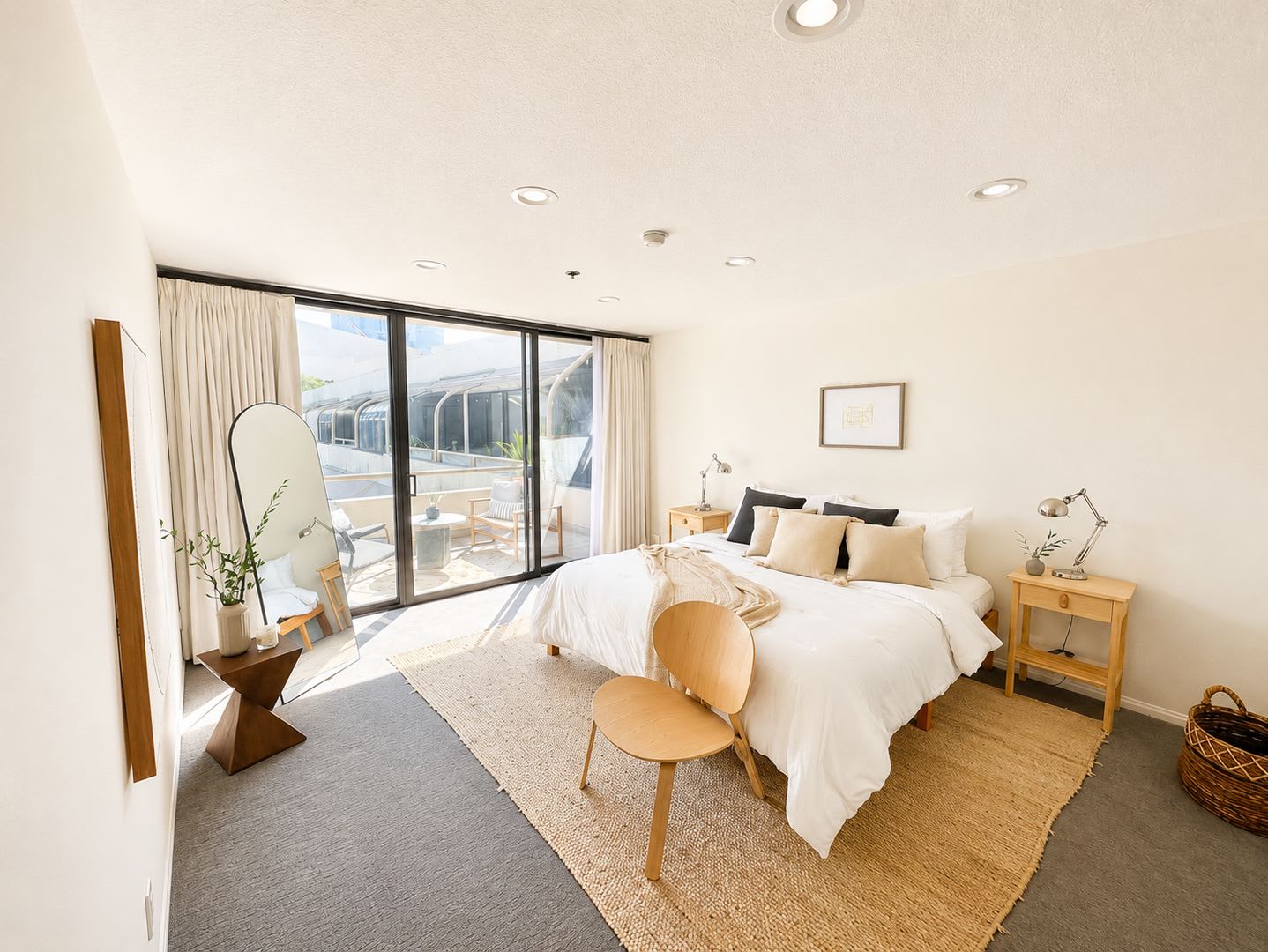 Stunning Remodeled Condo with Iconic Disney Concert Hall Views in the Heart of Downtown LA! – photo 4