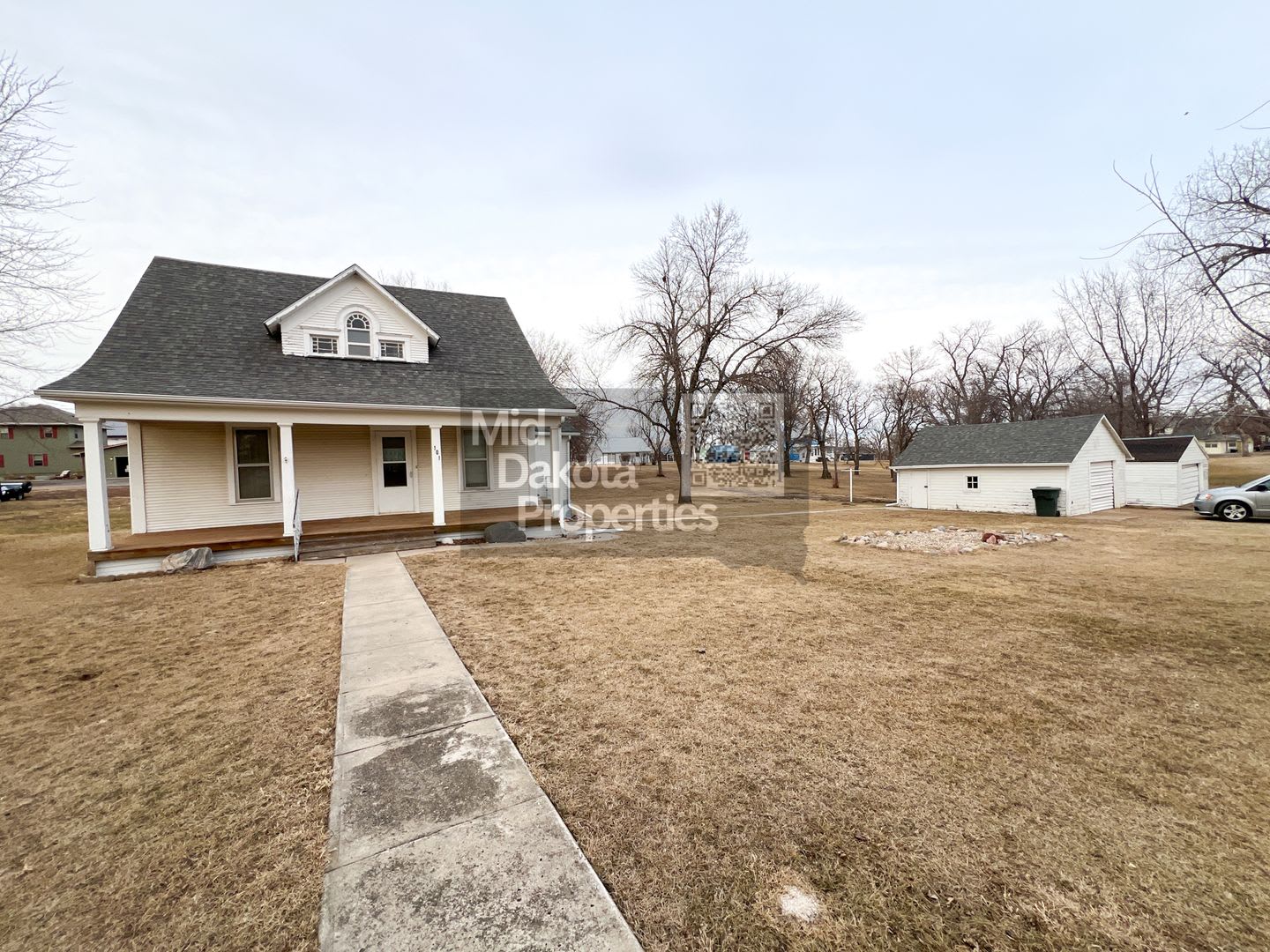 101 W Wisconsin Tripp SD-3 bedroom, 1.5 bathroom house – photo 2