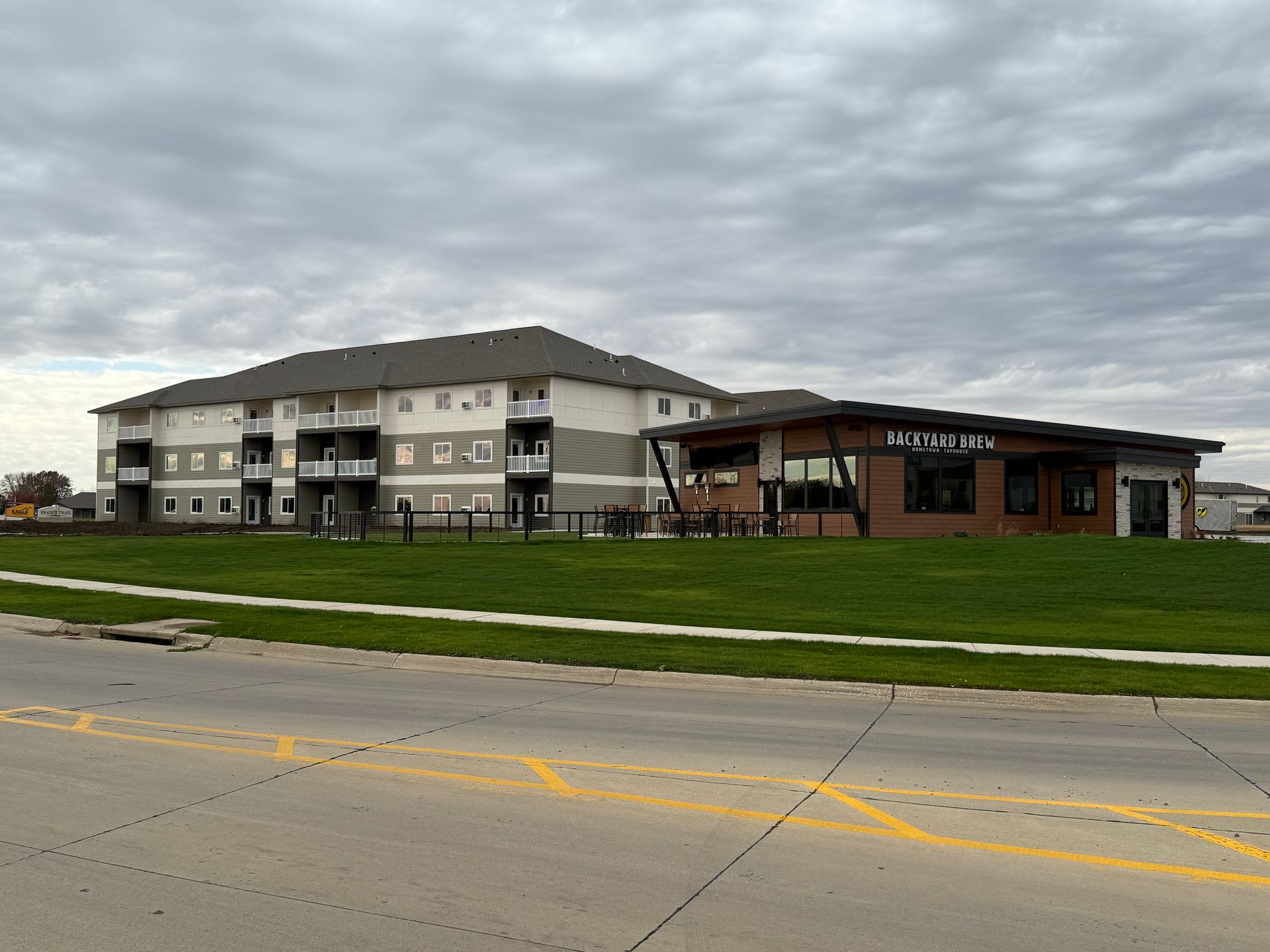 Prairie Trail Village Apartments & Townhomes – photo 4