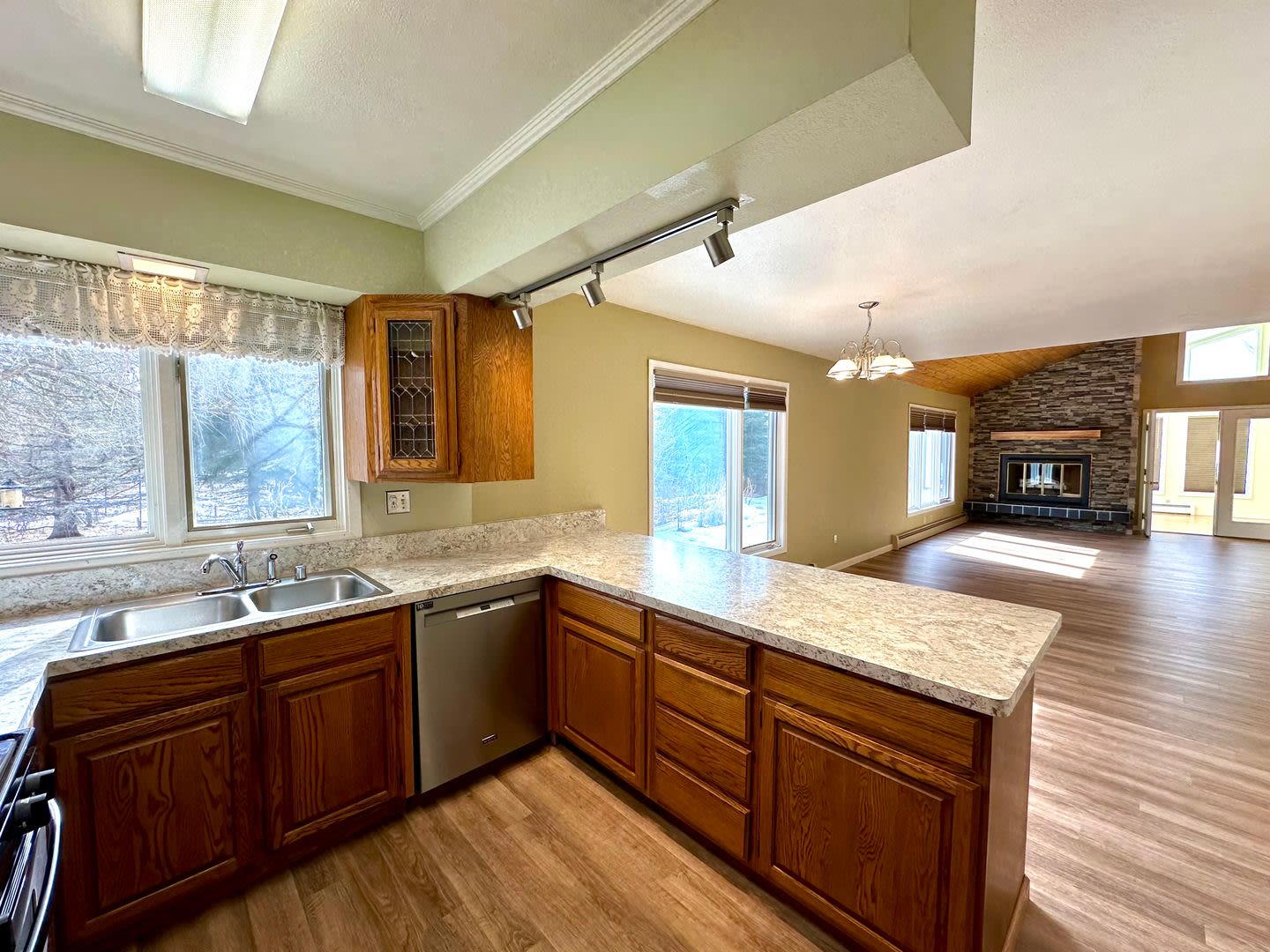 LIKE NEW REMODEL! – photo 5