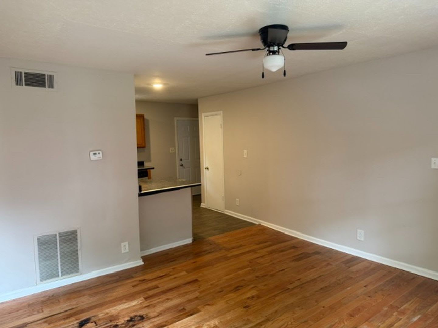 Room in 2 Bedroom Home in West End – photo 5