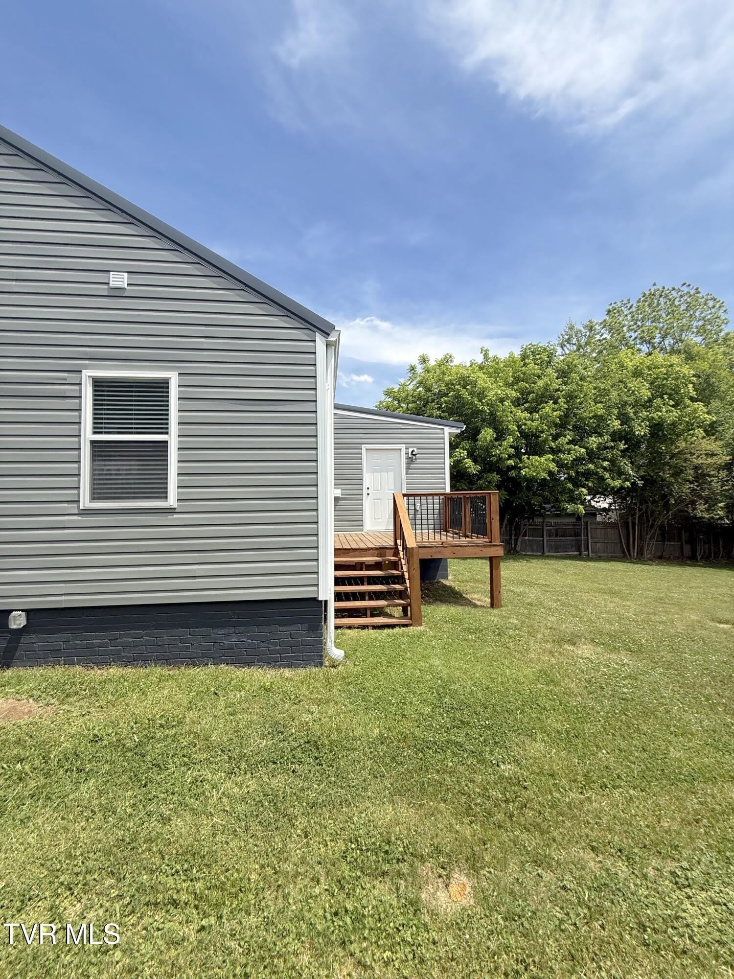 220 May Avenue – photo 2
