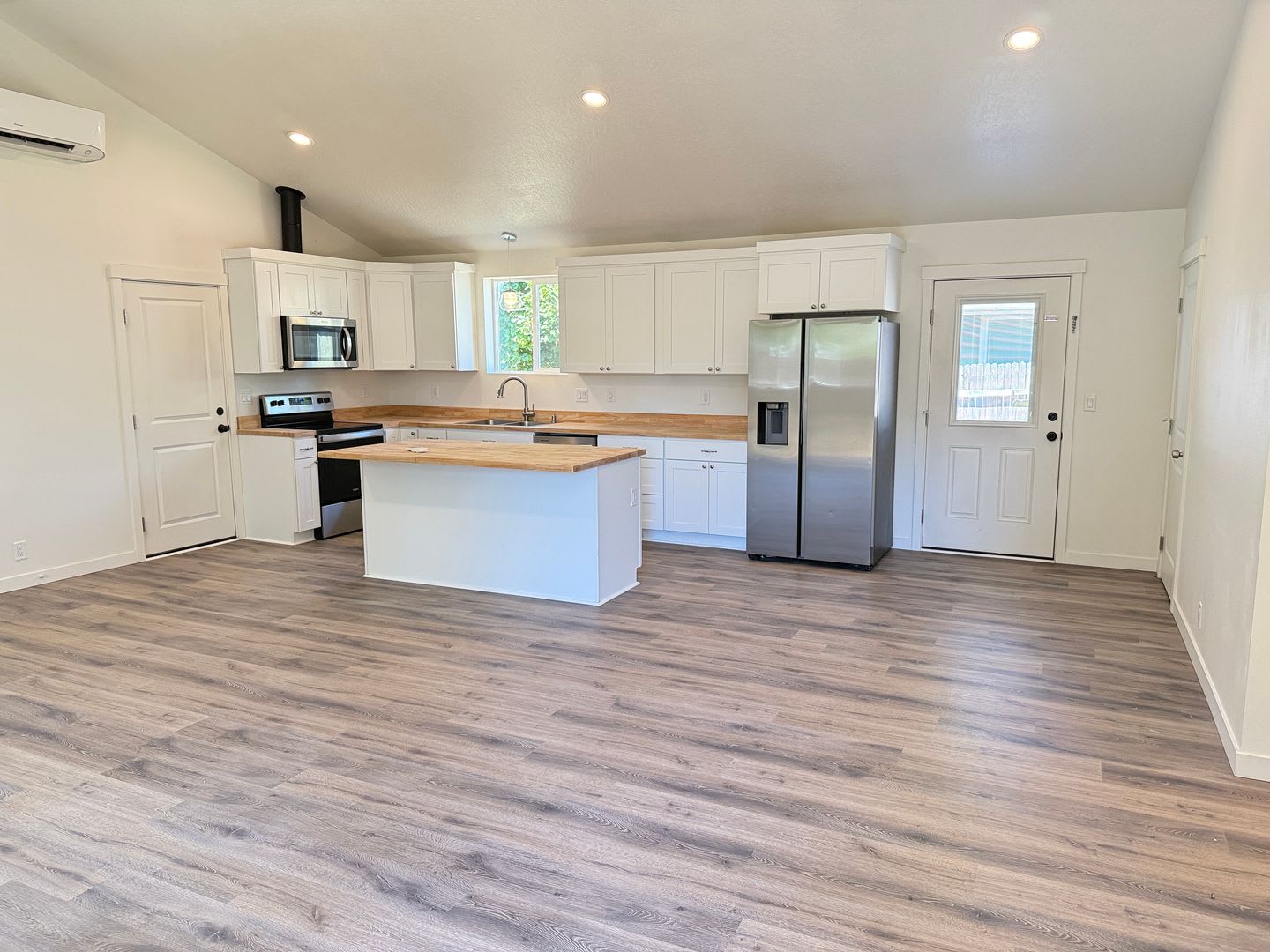 Updated 3-bedroom, 2 bath house in Eugene! – photo 3