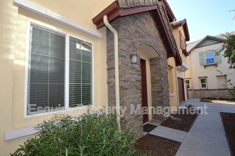 1608 RANGE RD – photo 4