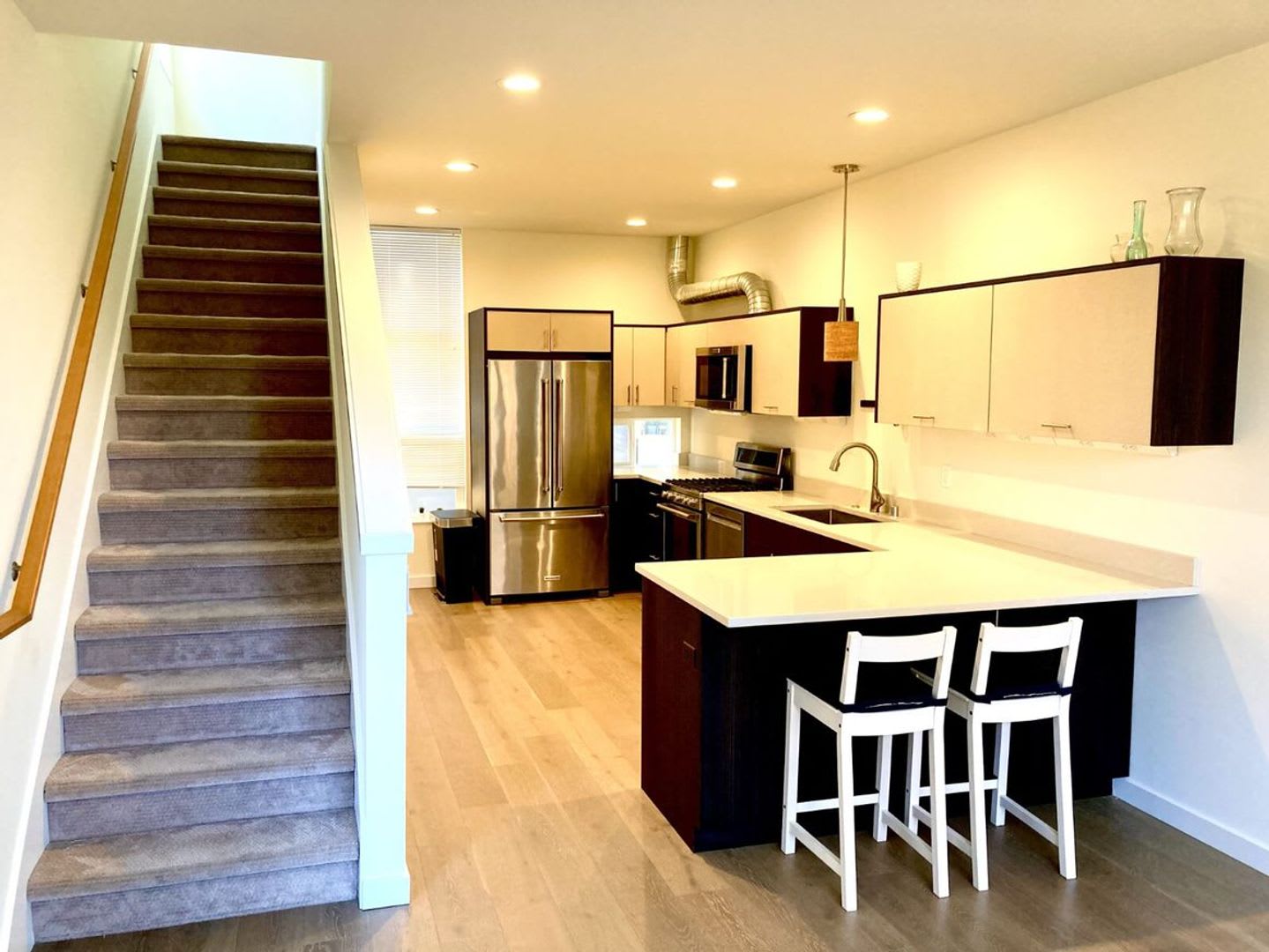 Modern 3Br 2Ba Townhome In Bryant Near U Village Burke Gilman Trail – photo 2