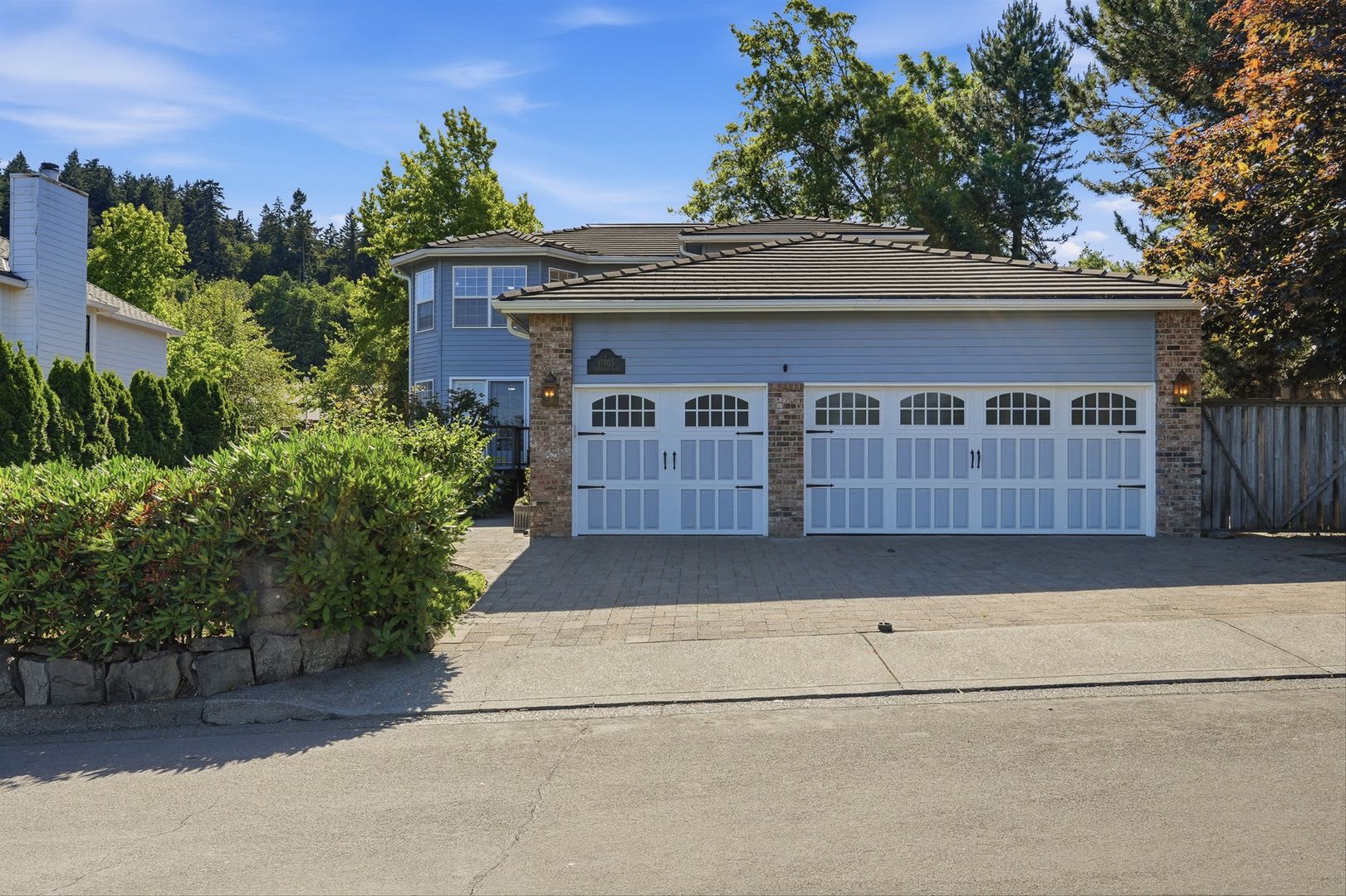 Beautifully Updated Home in Desirable Ridge Lake Park – photo 2