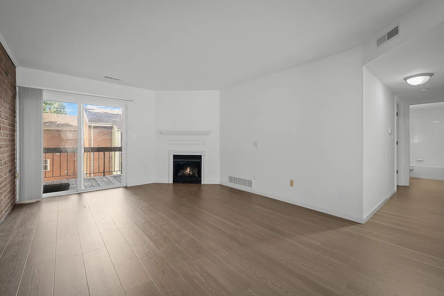 1946 Greenpoint Drive – photo 2
