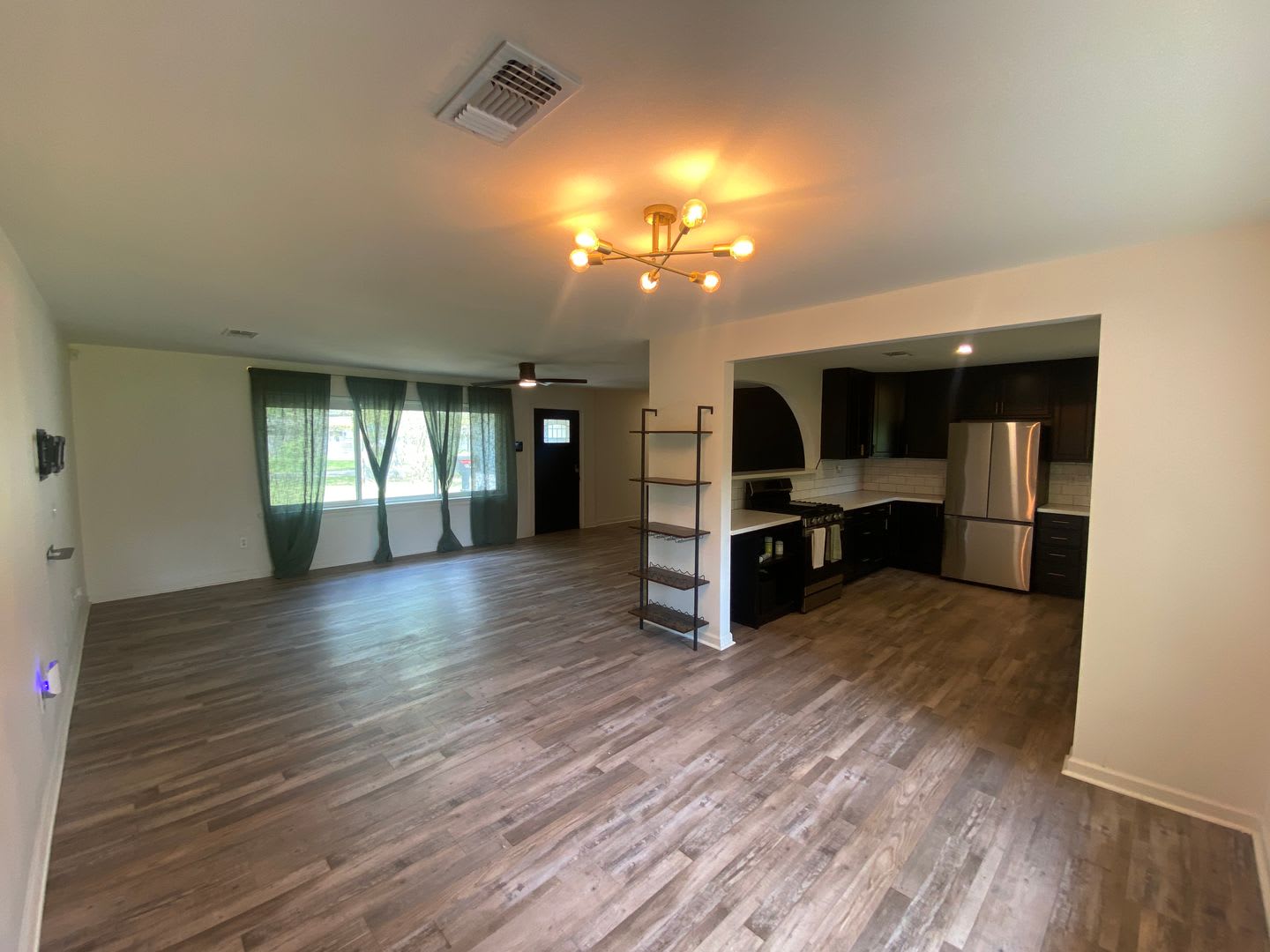 ***Price Drop plus $500 off First Month's Rent*** Modern Comfort in a Prime Baton Rouge Location – photo 5