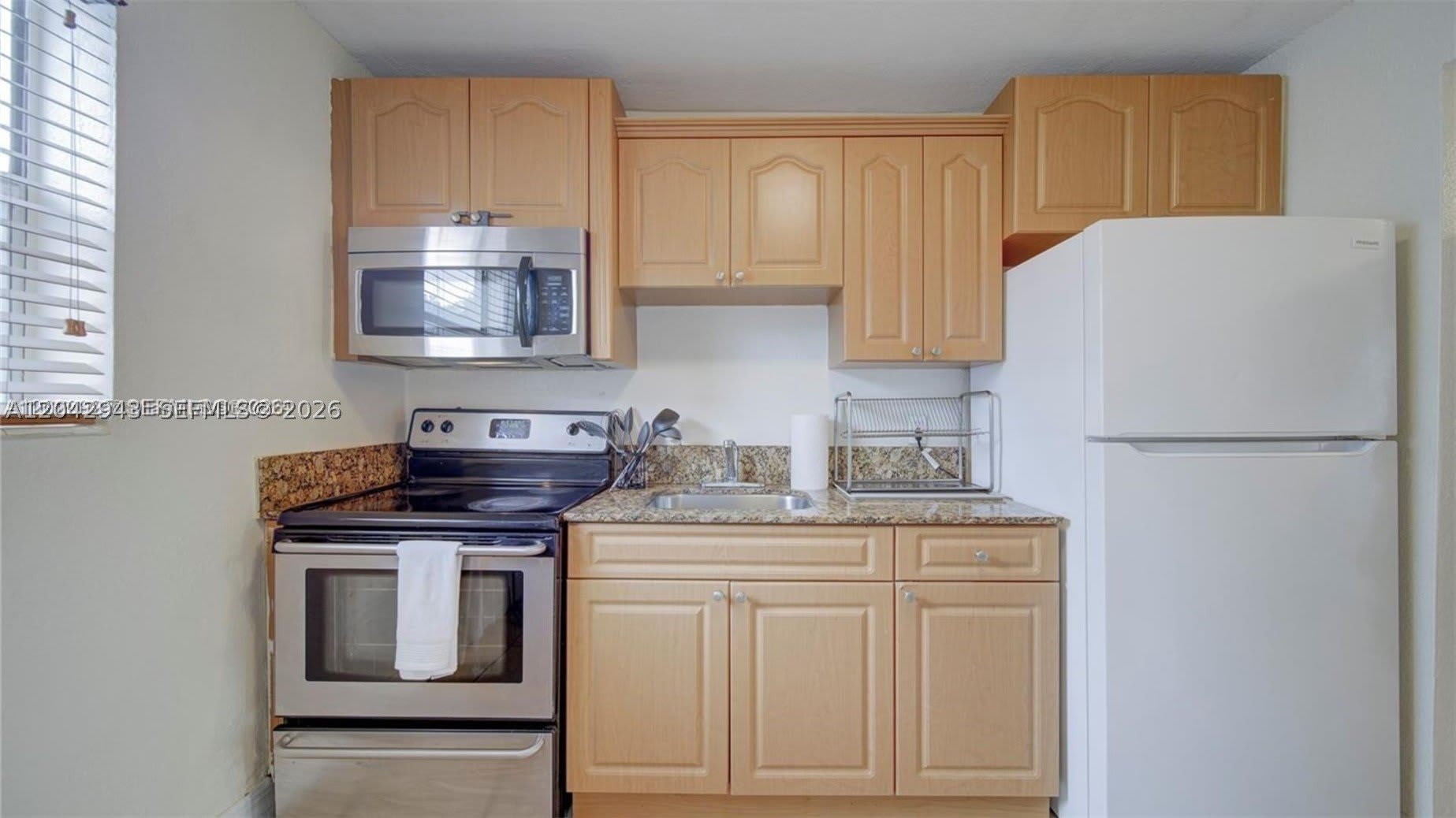 427 SW 6th St – photo 4