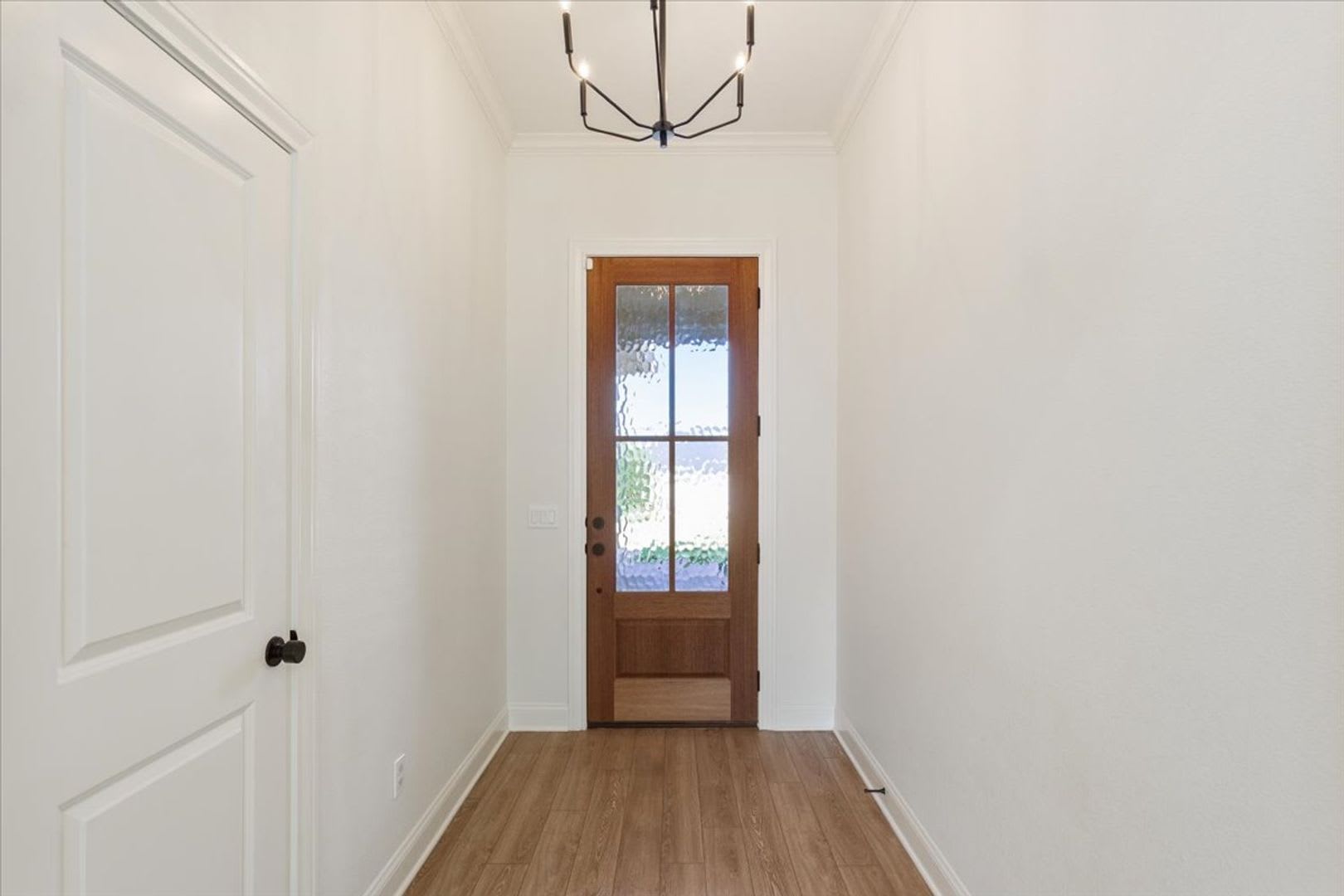 Executive 4 Bedroom home that feels brand new! – photo 3