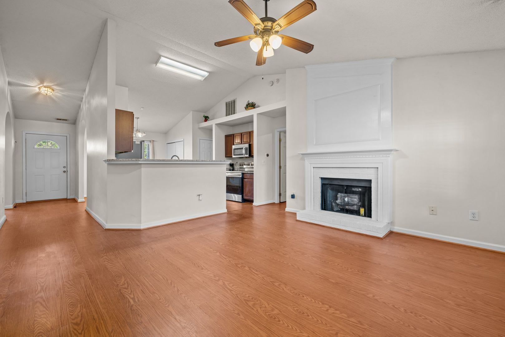 Charming Brick Ranch Cozy Updated – photo 2