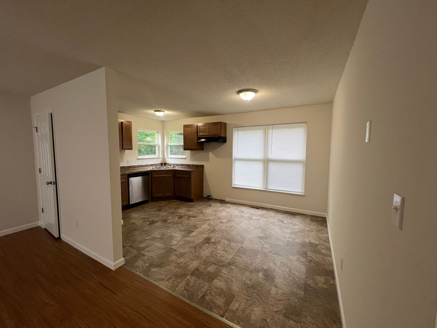 Spacious 4 bedroom Home conveniently located right off of I44 – photo 3