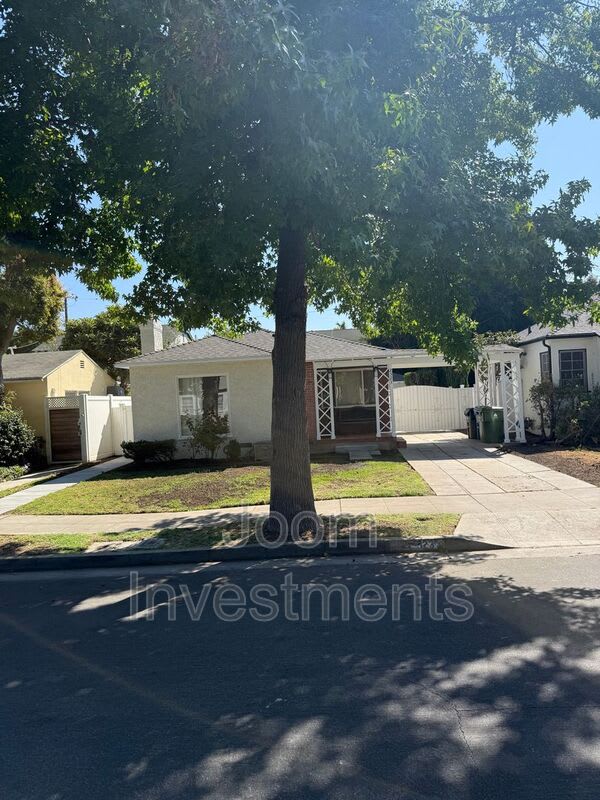 2523 S Bentley Ave – photo 2
