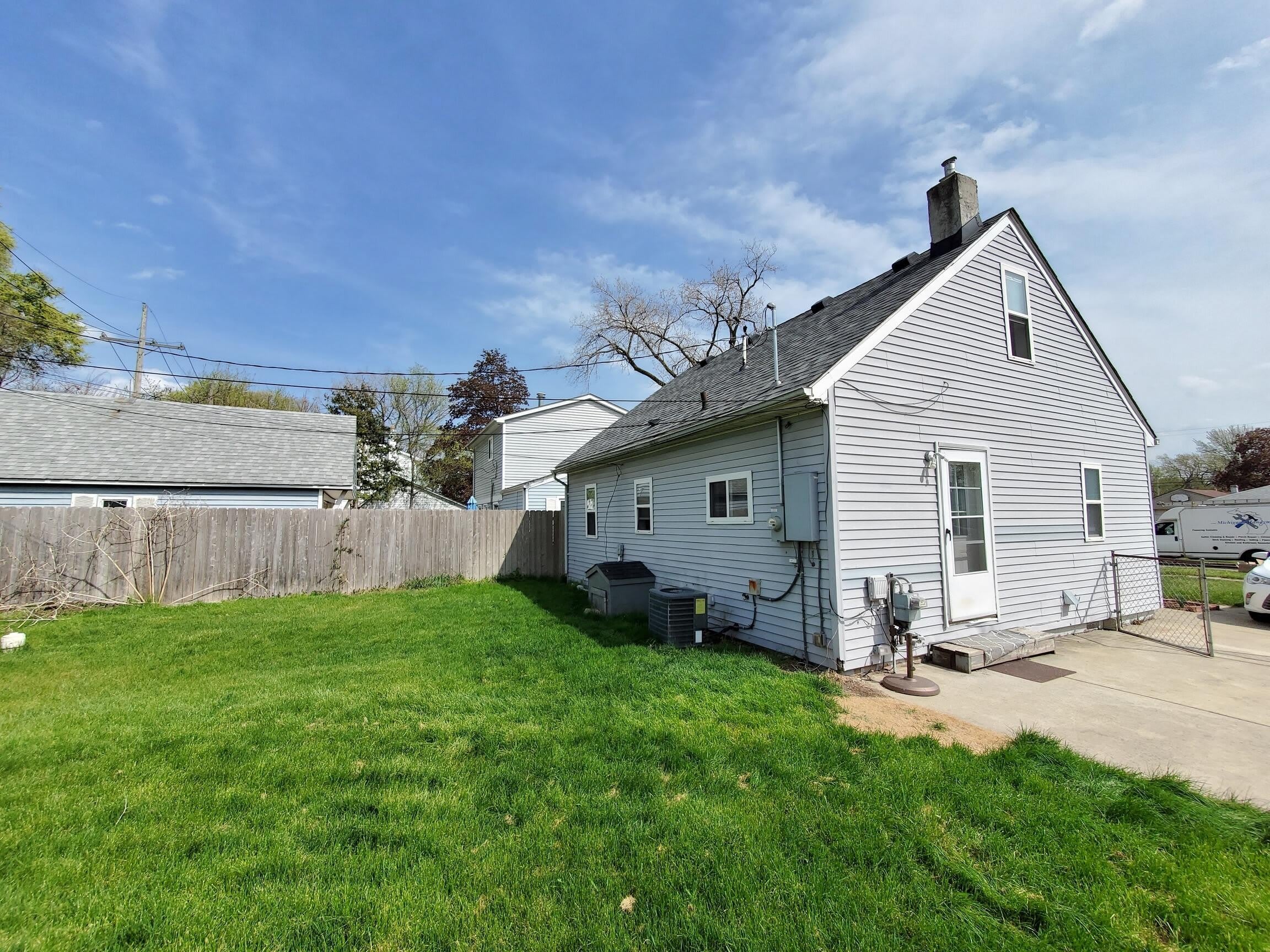 1251 E Kalama – photo 2