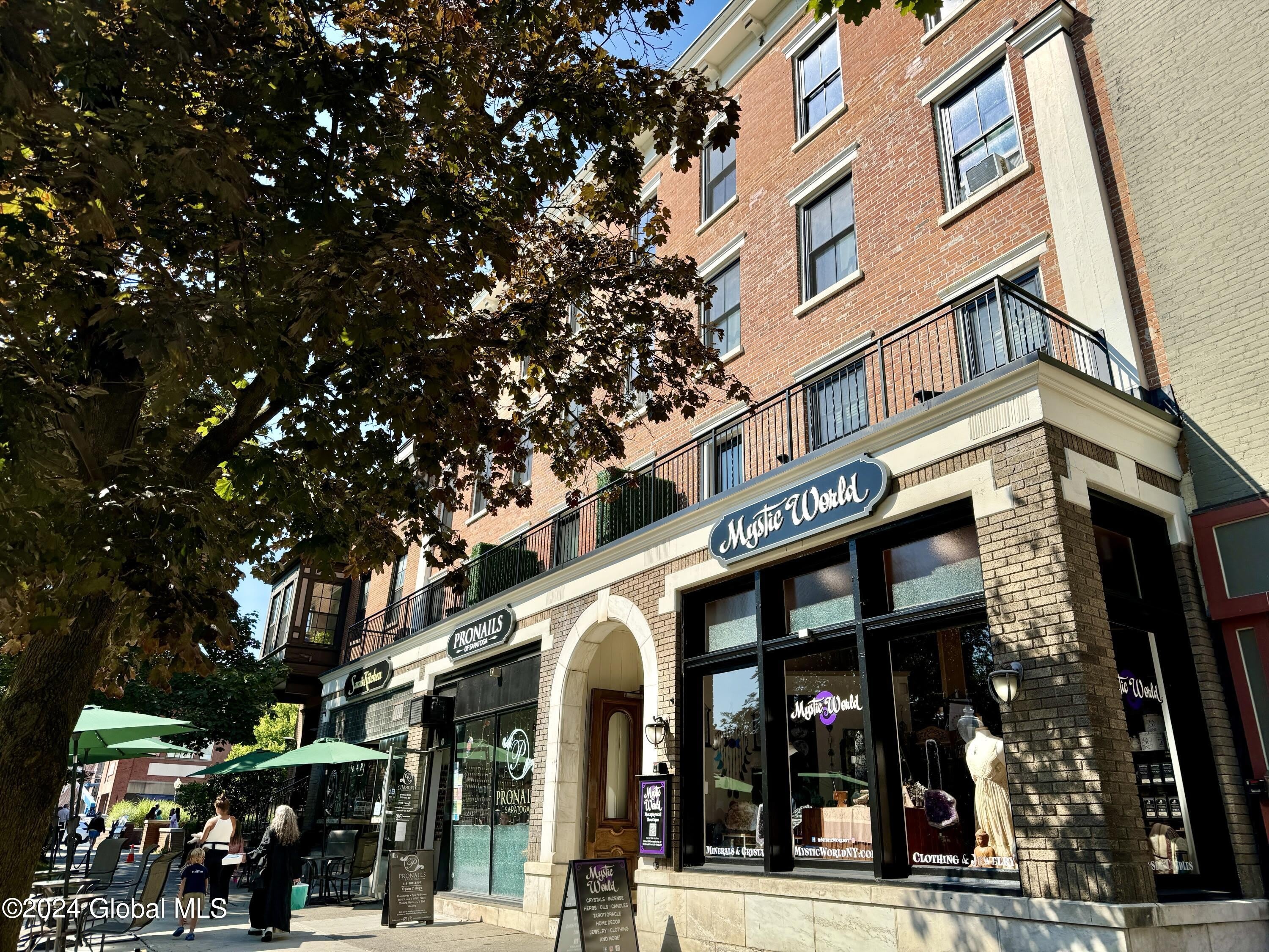 423 Broadway – photo 2