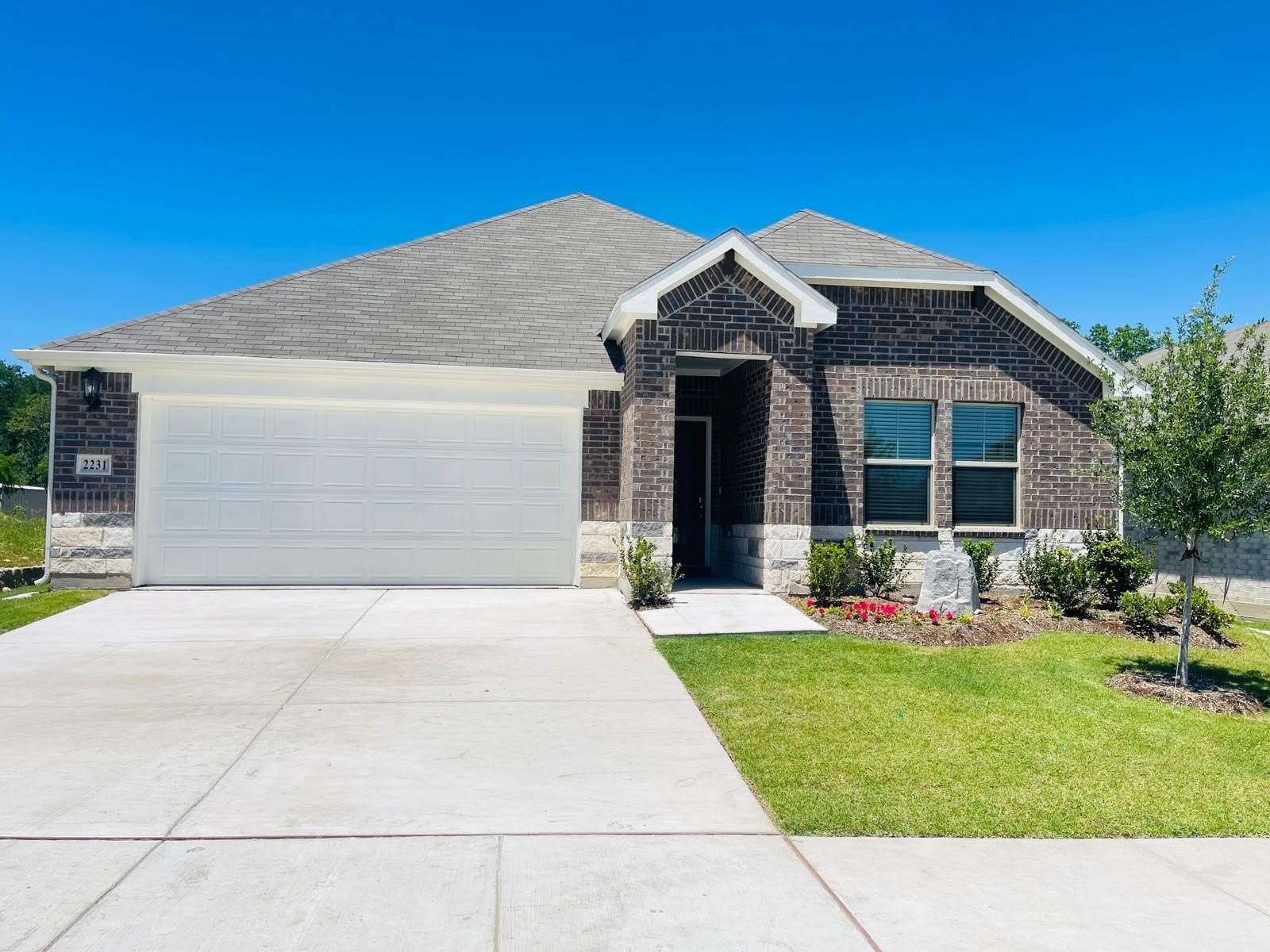 2231 Rannoch Street – photo 1