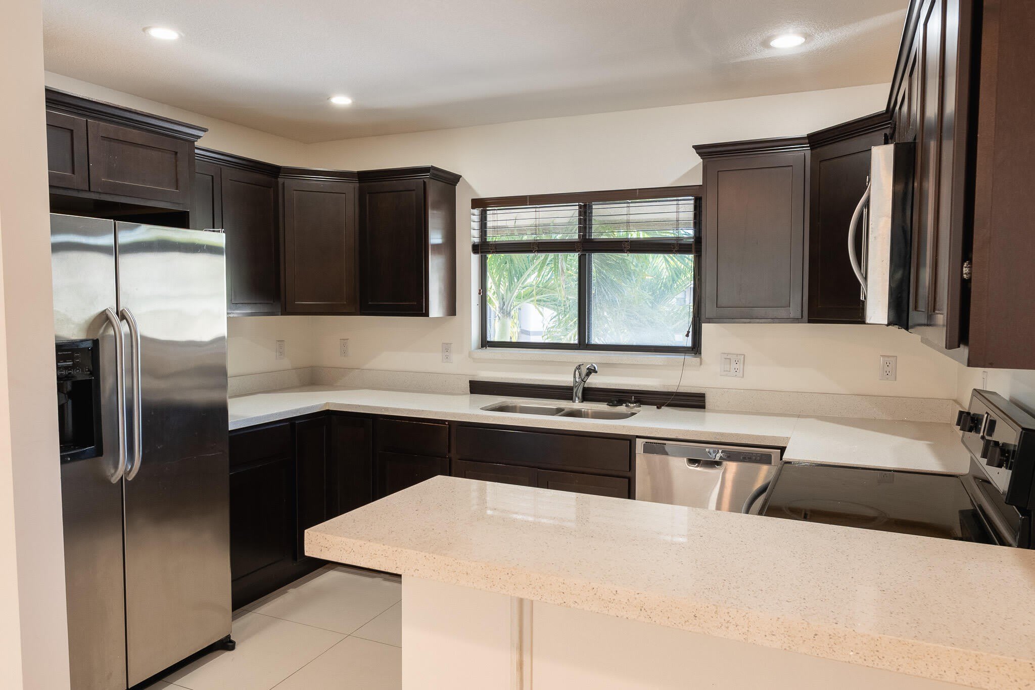 1665 Cabot Lane – photo 5