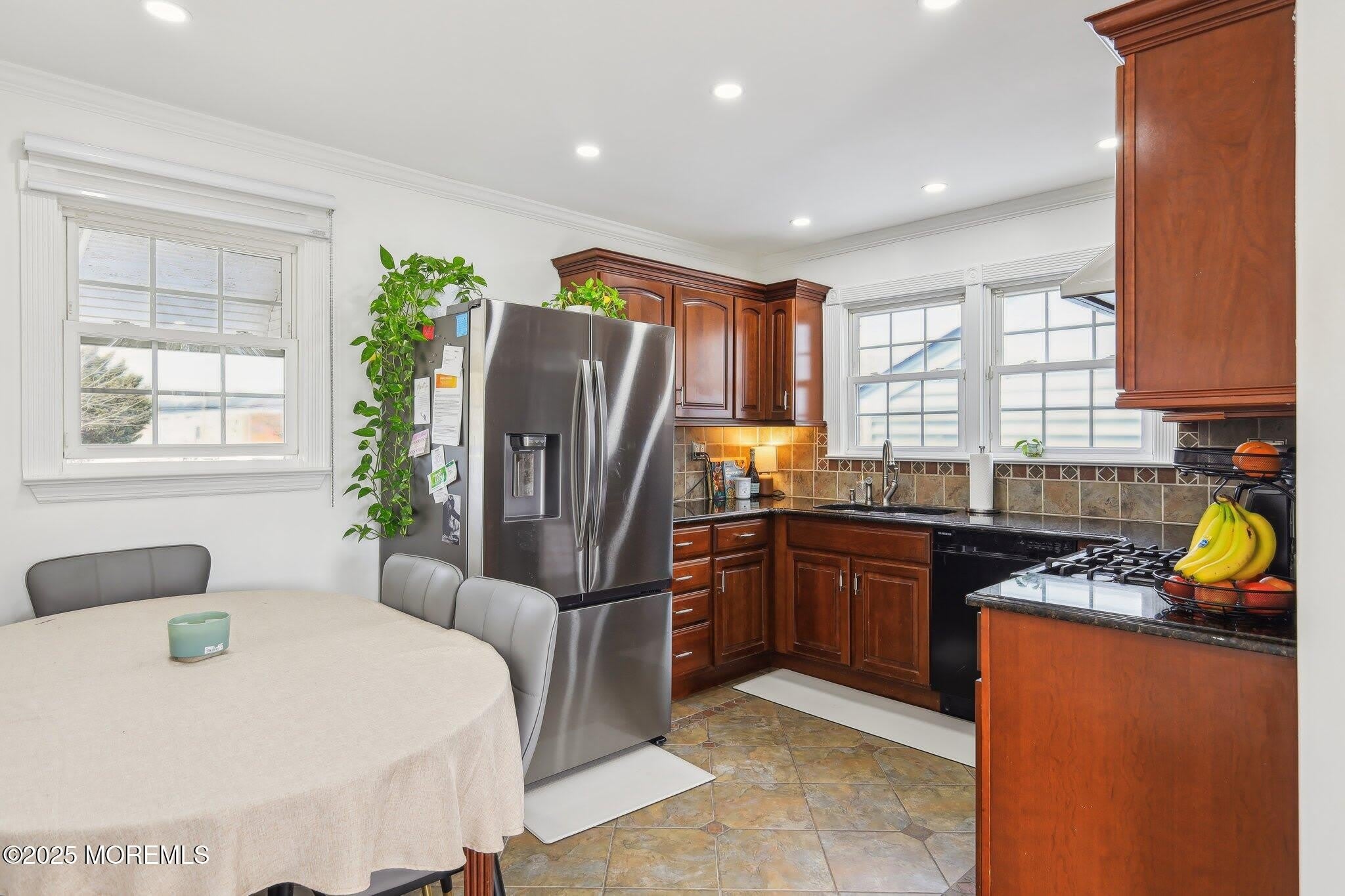120 Hulick Place – photo 3