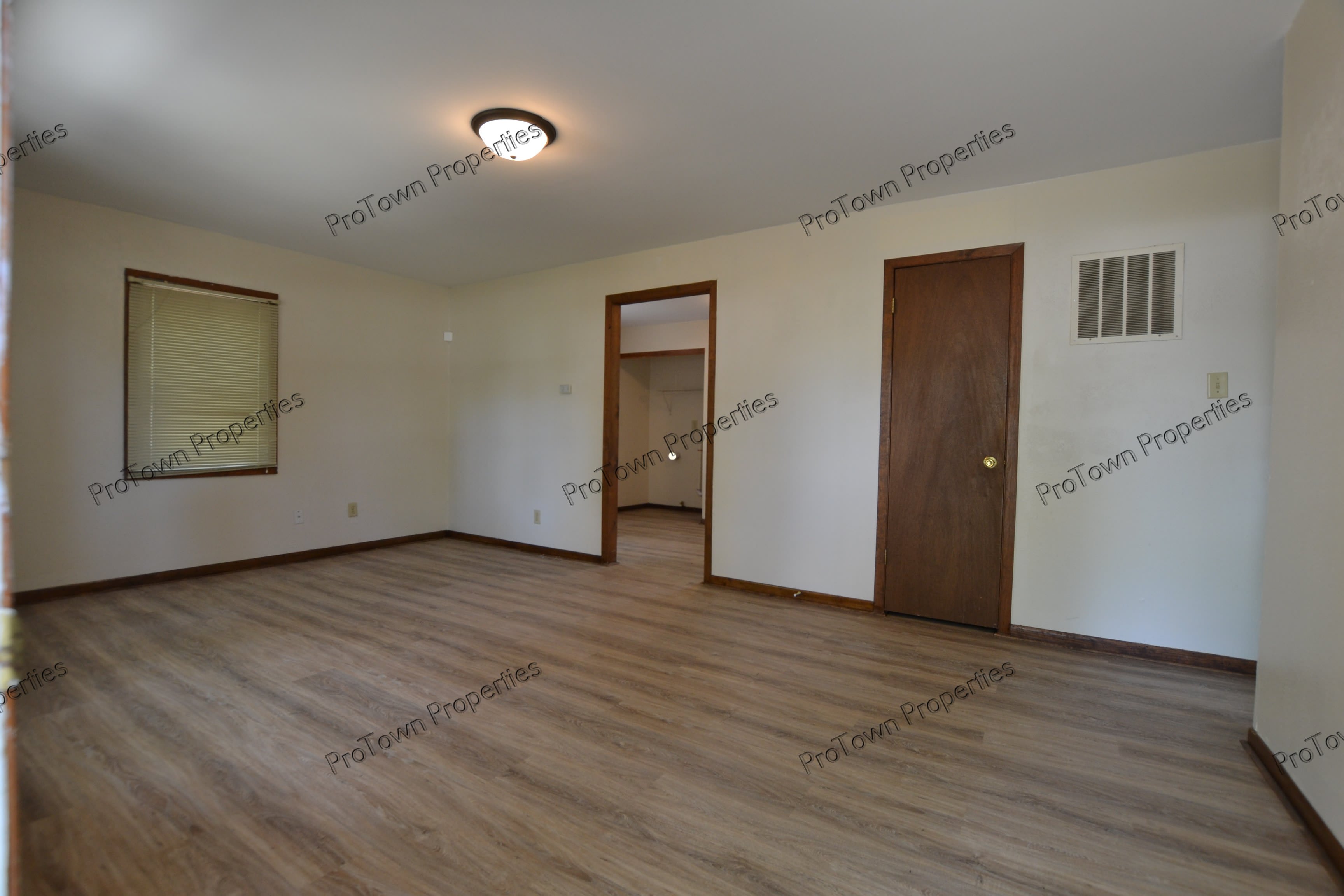 8 Girard Blvd – photo 2