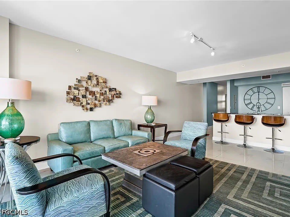 3000 Oasis Grand Boulevard – photo 2