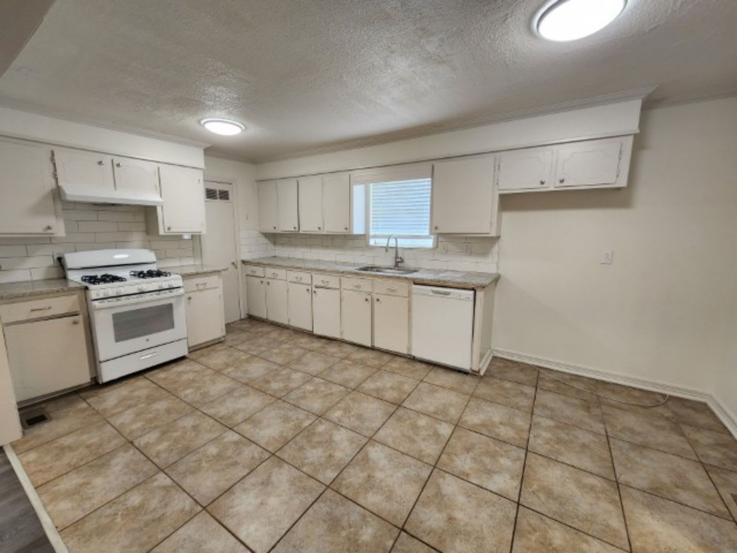 Welcome Home To 3112 Potter Updated For Rent Move In Special 0 Deposit Option Please Read The Full Description – photo 4