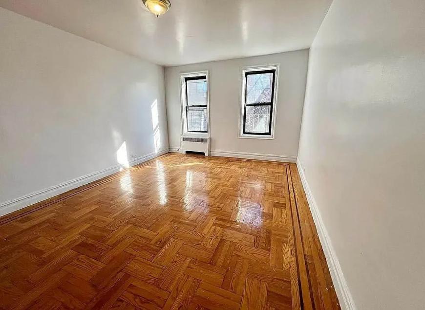 2387 Morris Avenue – photo 1