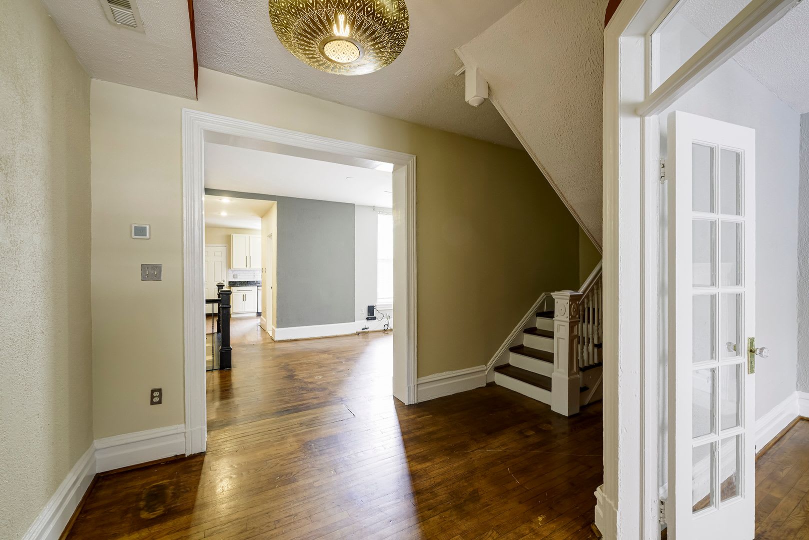 Large 6 BR 4.5 Bath Townhome in Columbia Heights – photo 3