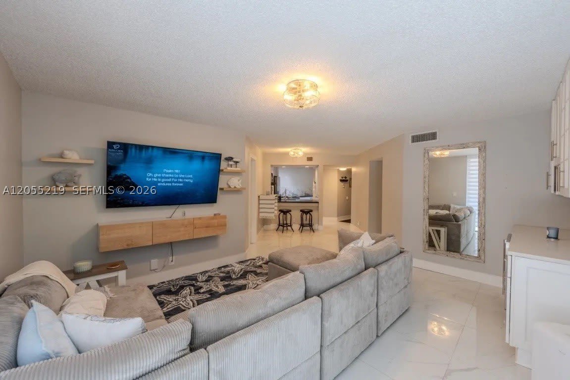 10451 W Broward Blvd – photo 1