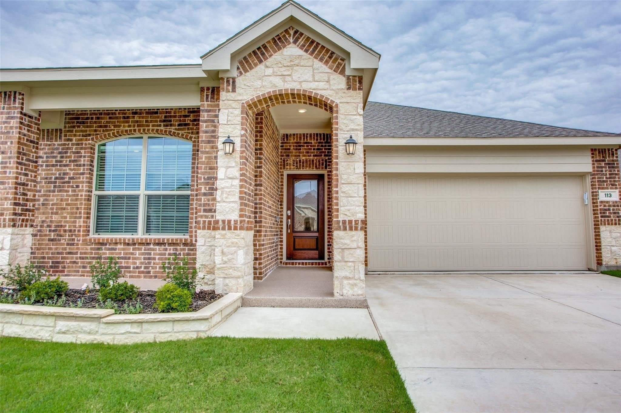 113 Hayes Drive – photo 1