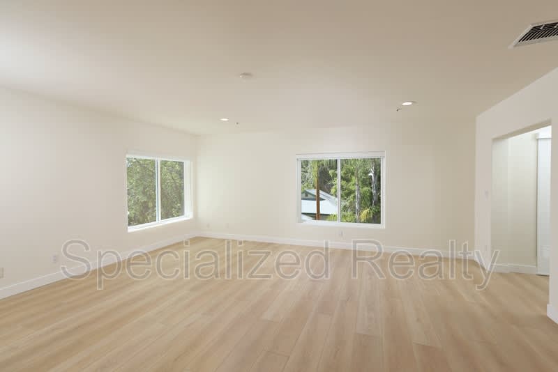 1827 Hill Drive – photo 5