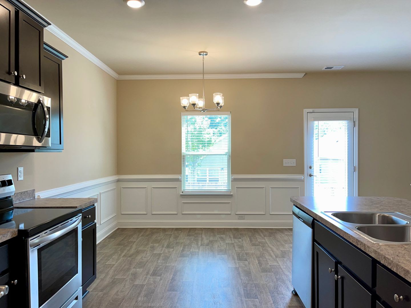 Welcome to this Almost New 3 Bed/2.5 Bath Home in Lovejoy! – photo 5