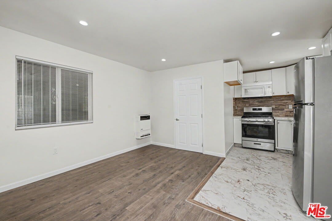 2153 Glendon Ave – photo 5