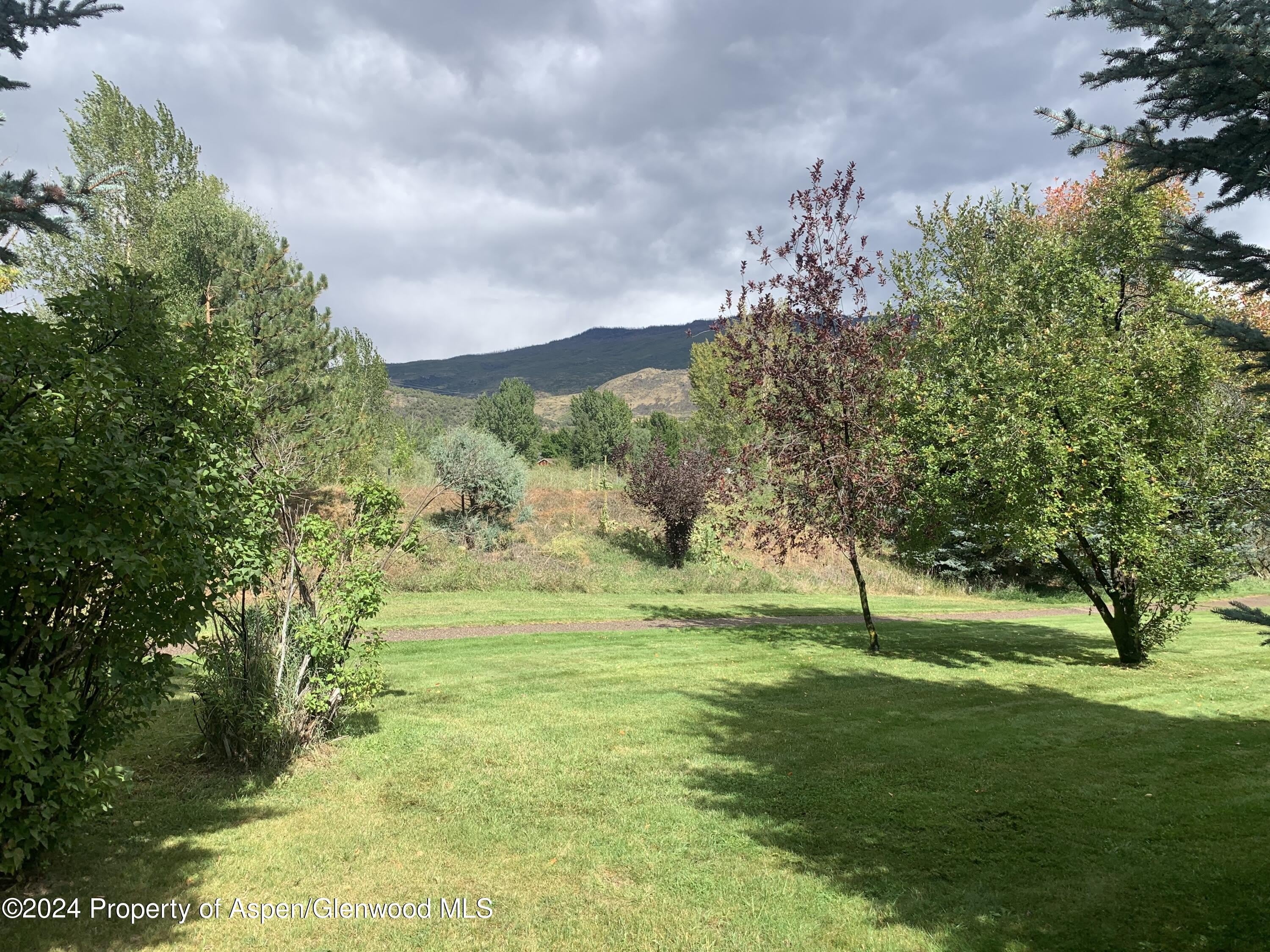 382 Summit Drive – photo 3