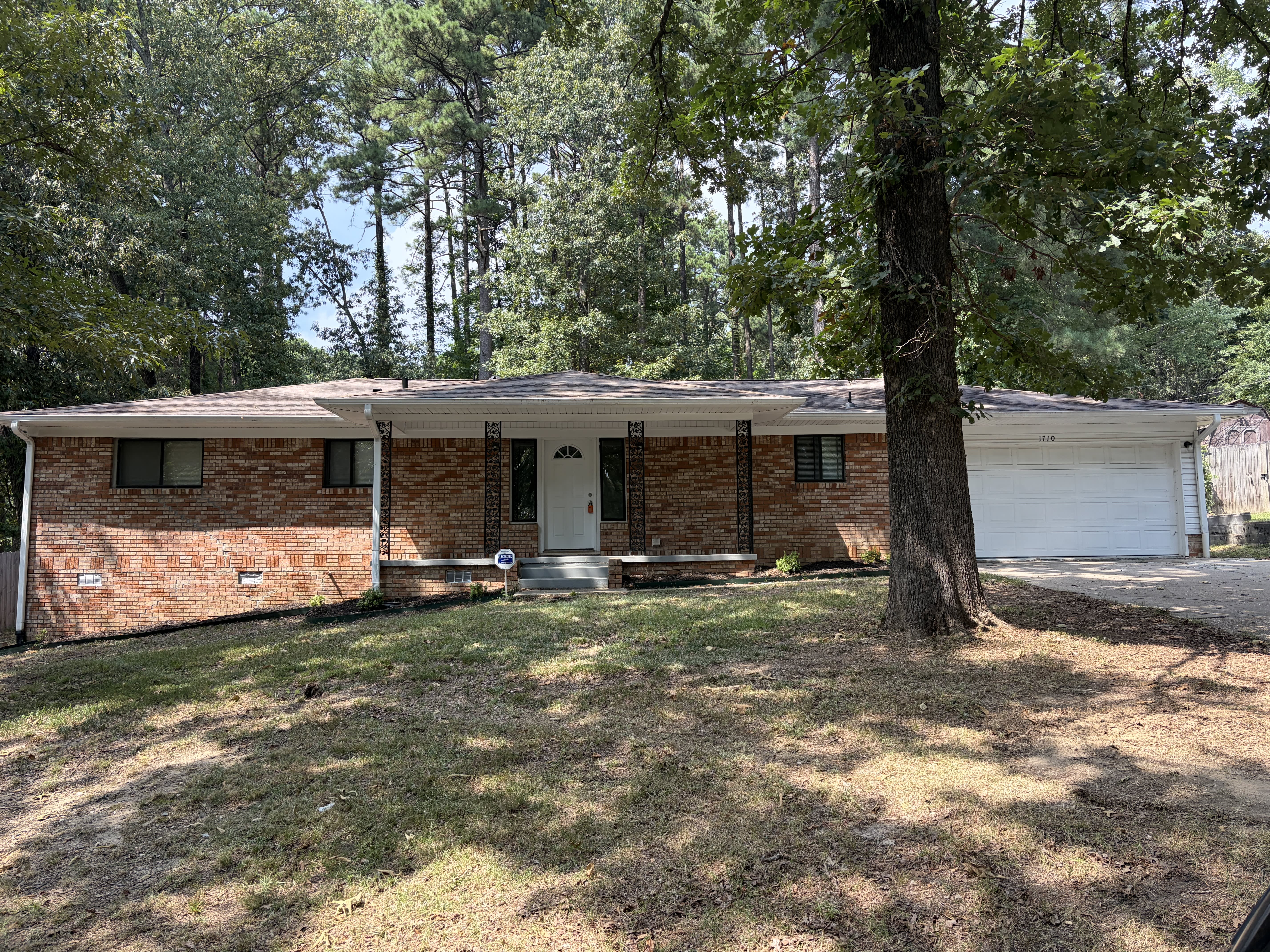 1710 Cedarhurst – photo 1