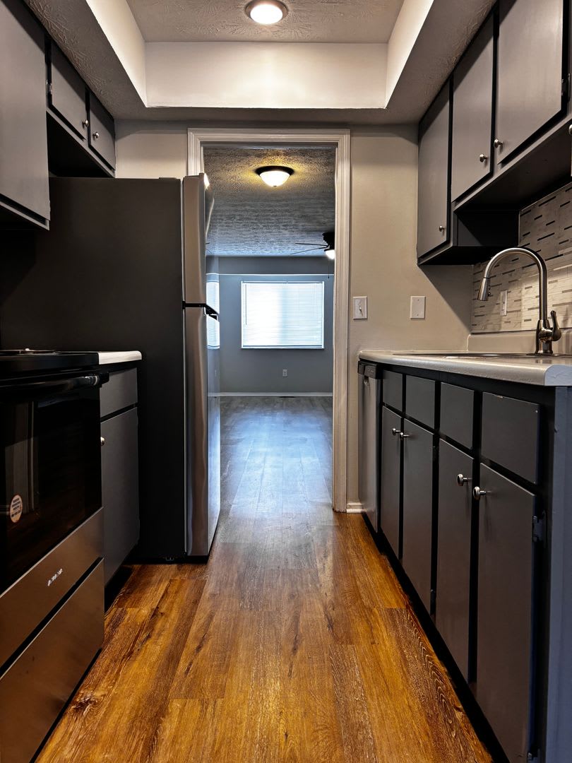 Charming 2 Bed 1 5 Bath Condo With Carport Butler Township – photo 3