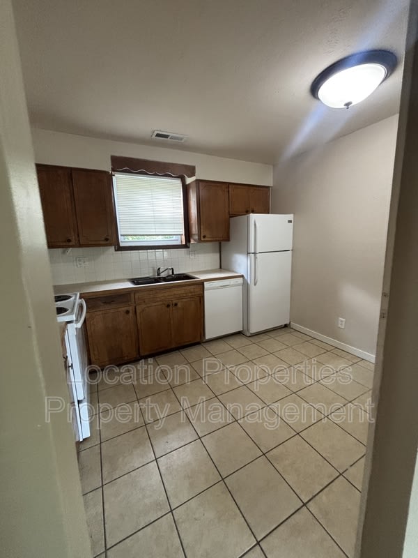 2428 Cedarwood Avenue – photo 4