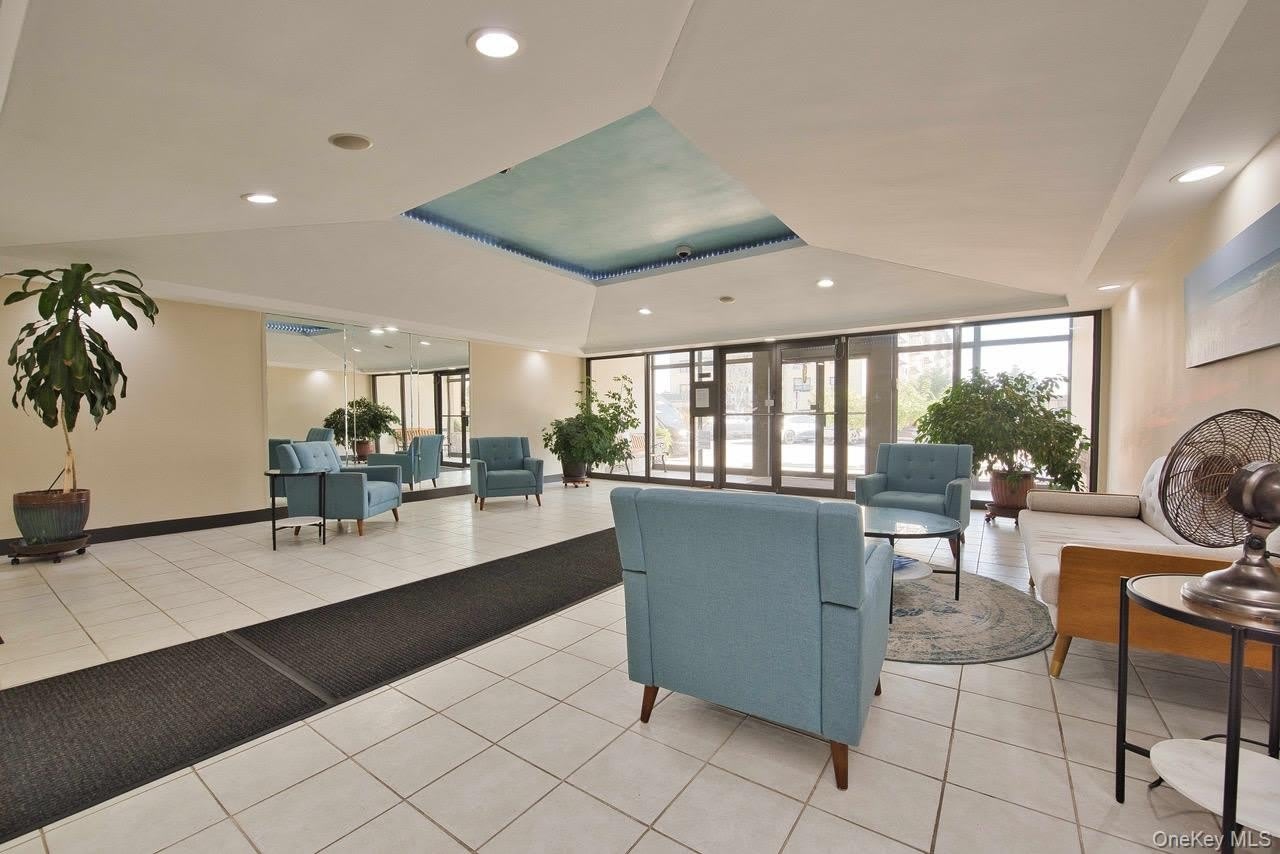 855 E Broadway – photo 4
