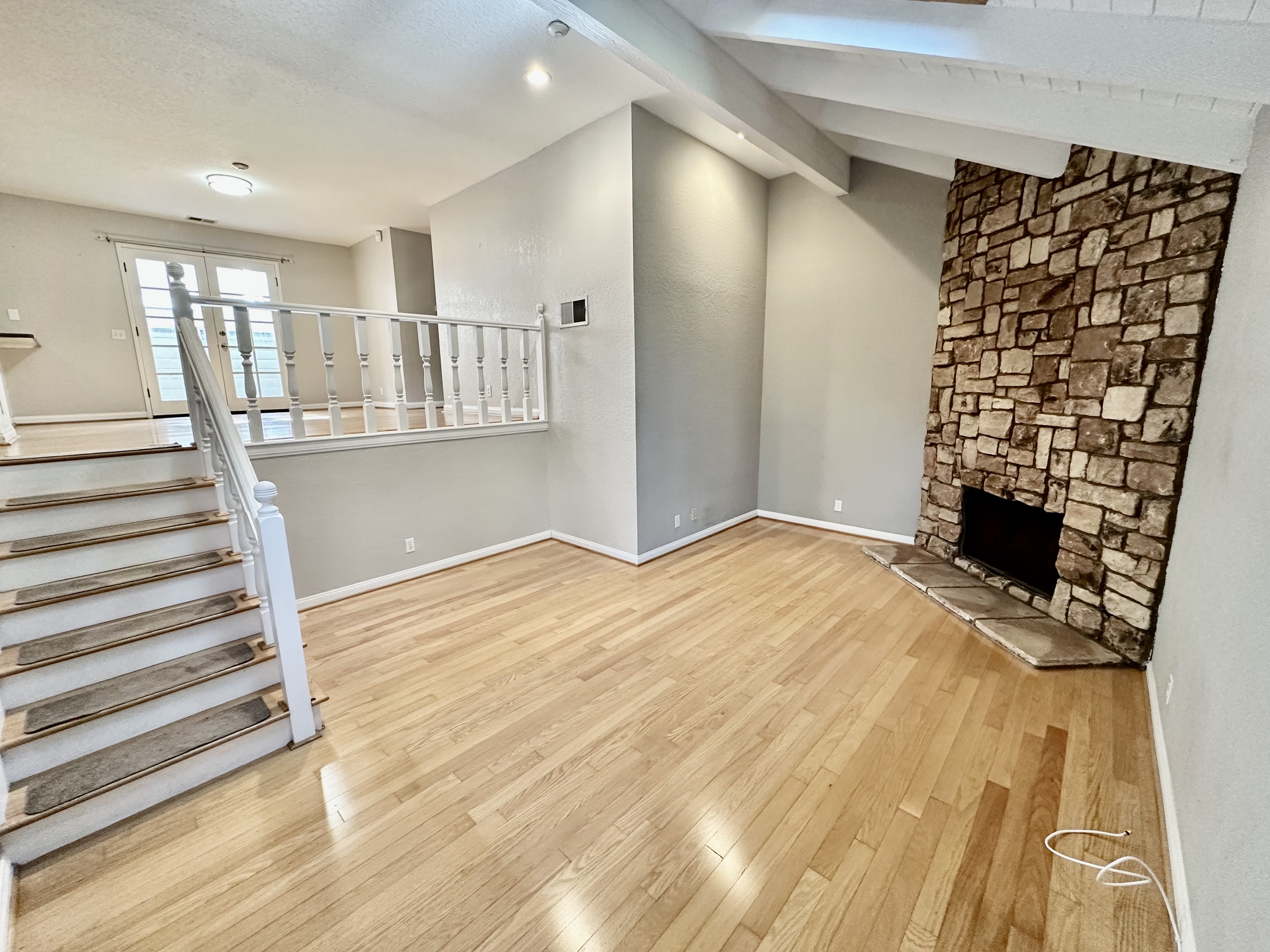 2421 Vanderbilt Lane Unit 6 – photo 2