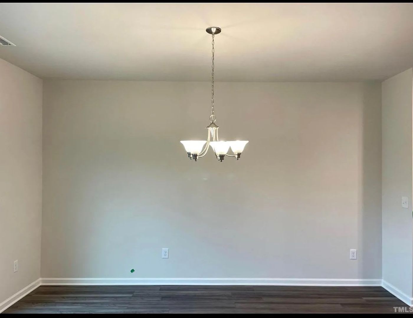 Room In 3 Bedroom Home At Joneshaven Dr – photo 3