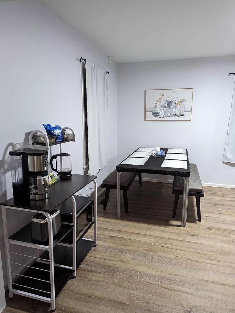 Room in 3 Bedroom Home at Merrill Pl – photo 2