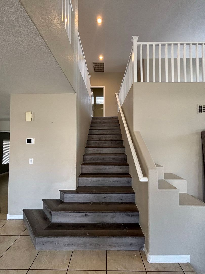 Beautiful 3-Bedroom, 2.5-Bath Home with Spacious Loft & Private Spa Backyard – photo 2