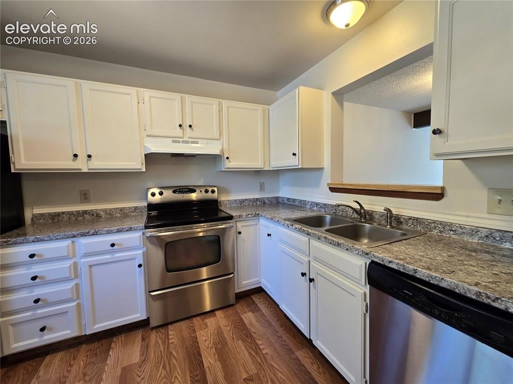 570 Manor Court – photo 4
