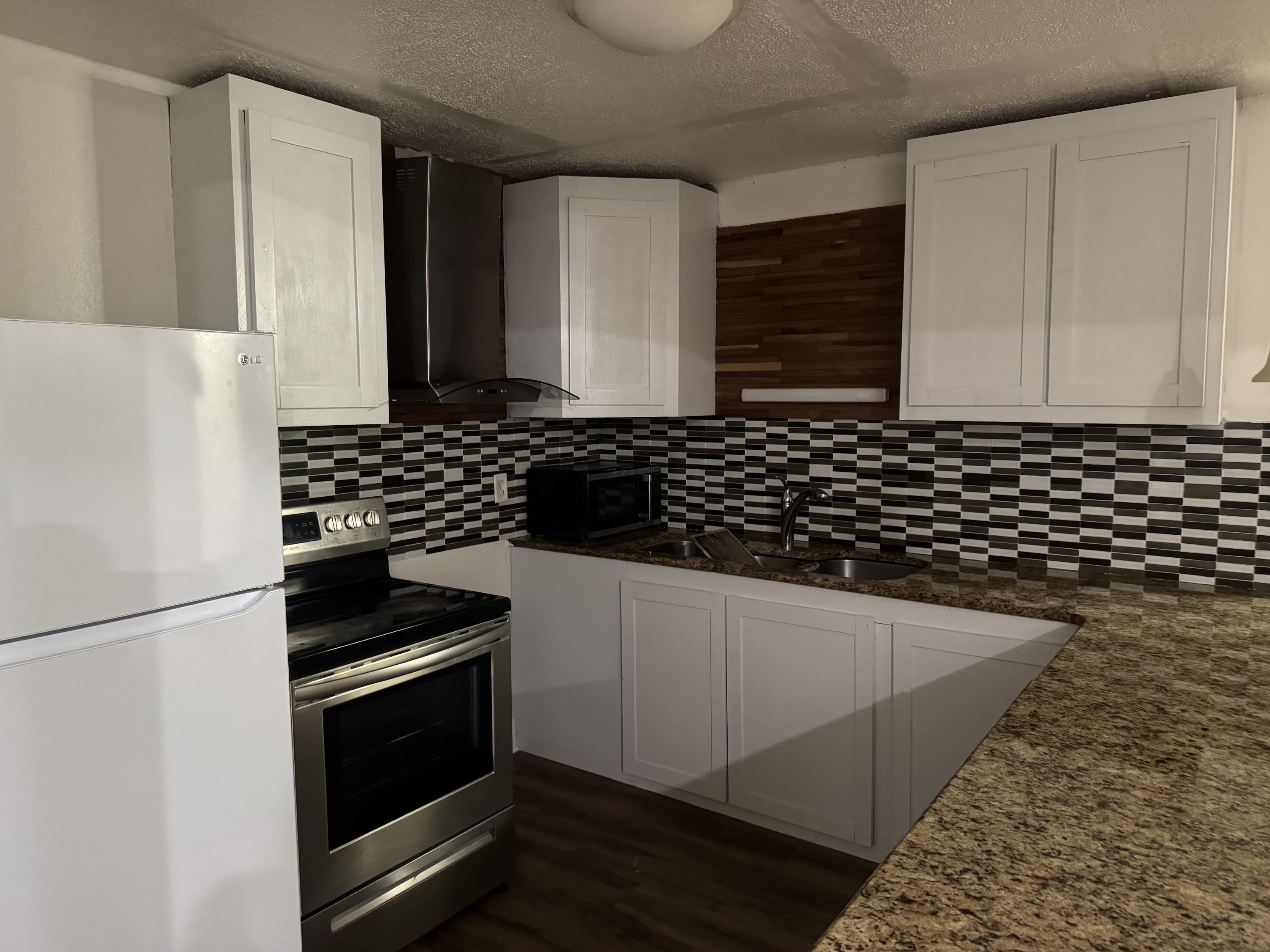 3712 West 22nd Plaza – photo 4