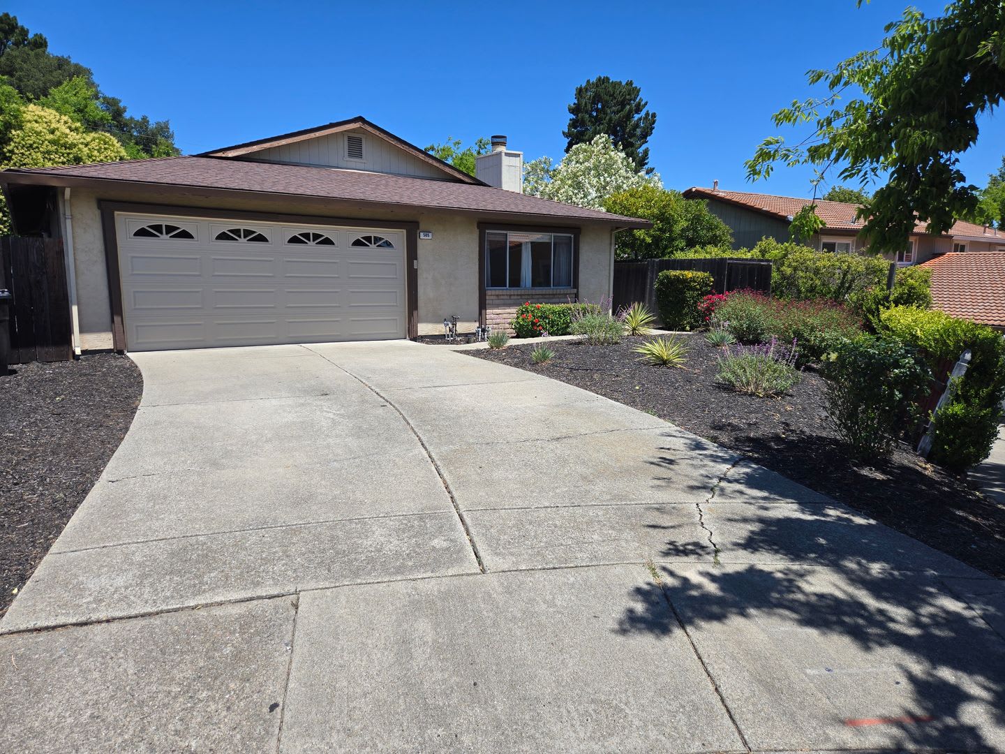 Gorgeous 3 Bedroom, 2 Bath home in great location – photo 4
